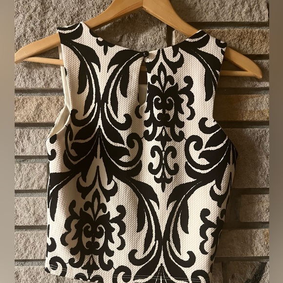 Sans Souci Damask Print Crop Tank - Picture 4 of 4